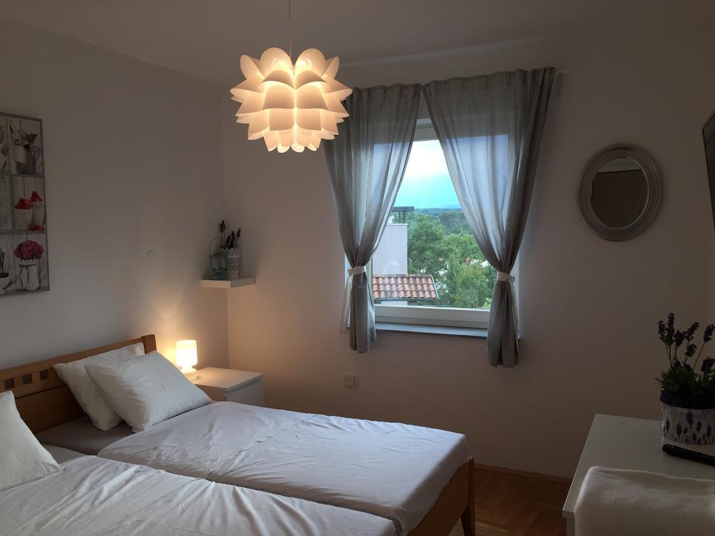 Apartments Papalinna By Moro Malinska Rum bild