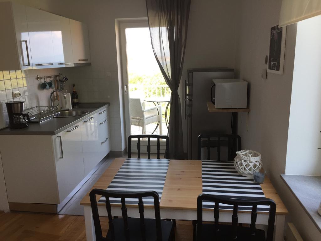 Apartments Papalinna By Moro Malinska Rum bild
